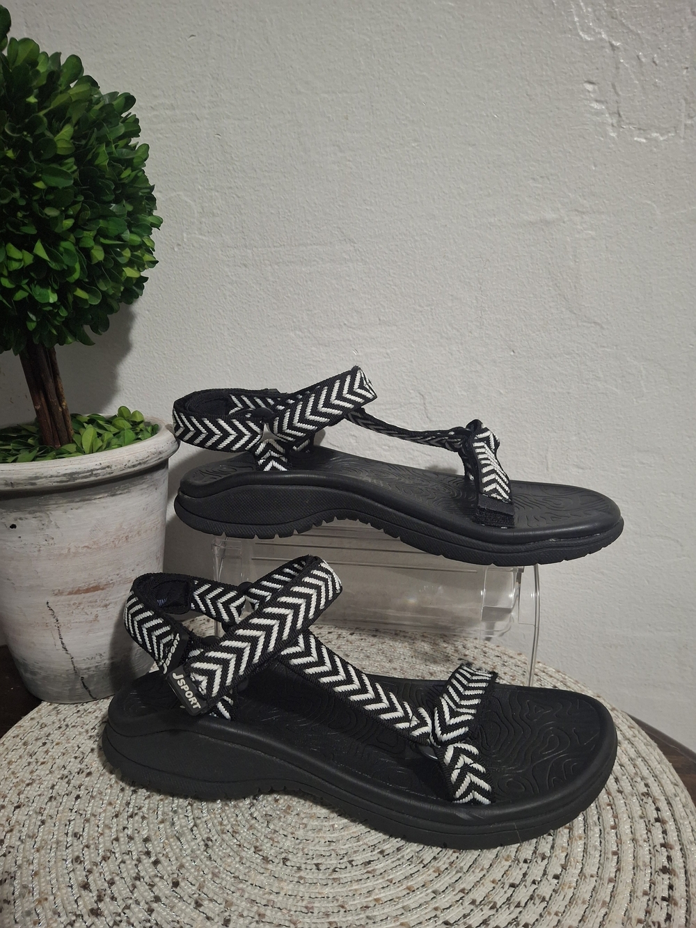 Jsport Black & White Strap Women's Outdoor Sandals Size 10.